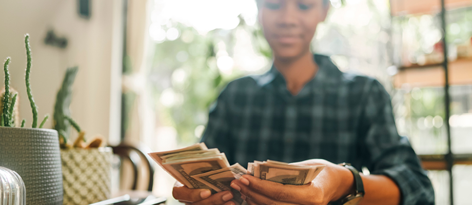 Insights_WebFeature_How Much Cash Is Too Much__0224_920x400.jpg